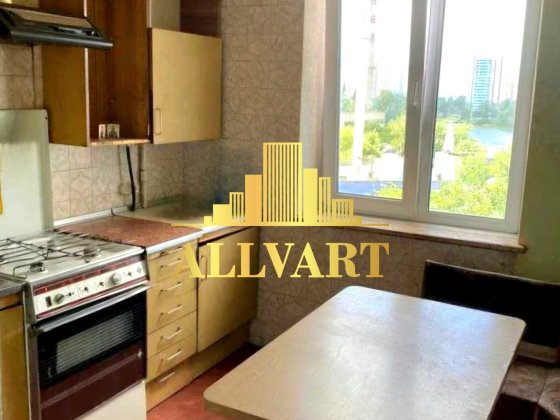 Продаж 3кім. квартири без ремонту, вул. Здолбунівська Позняки Осокорки Київ