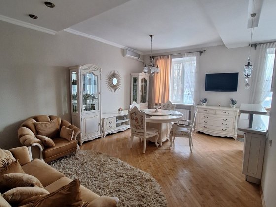 Продам 3-кімнатну квартиру в Печерському районі. Міхновського, 30/1 Киев