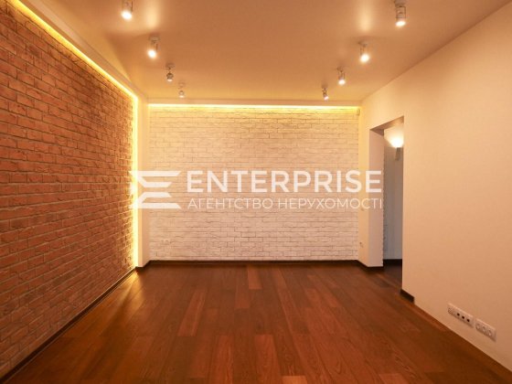 Продаж 3к. квартири вул. Автозаводська Оболонський р-н Киев