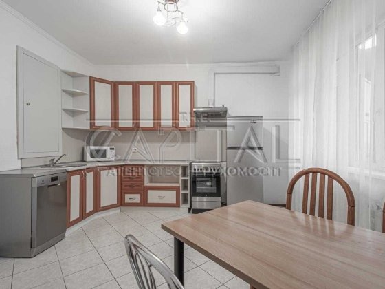 Продаж 4-х комнатная квартира в Дарницком районе по пр. Бажана 16 Киев