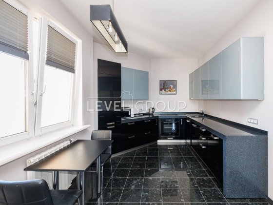 Видова 2-кімнатна квартира біля Дніпра, 78 м², Оболонський район Київ