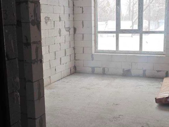 Продаж квартири перший поверх, біля озера Киев