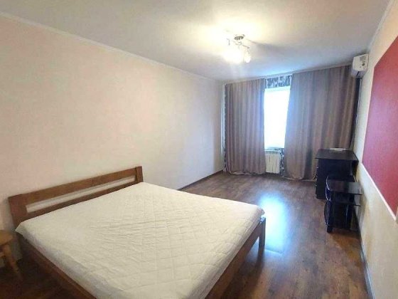 Затишна 1-кімнатна квартира по вул. Героїв Дніпра Киев