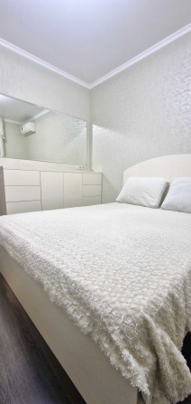 Світла та затишна 3-к квартира 75 м² Срібнокільська 14 - фото 1