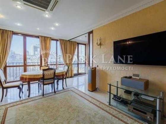 Історичний центр Києва, 4-к 142 м2 з ремонтом, Гончара Олеся, 14/26 Київ