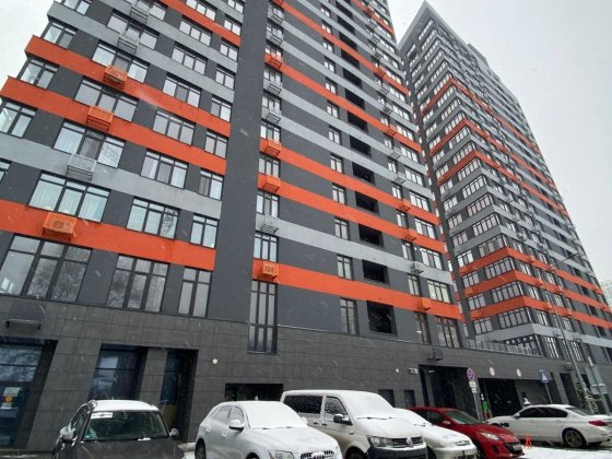 Продаж трикімнатної квартири біля метро Київ