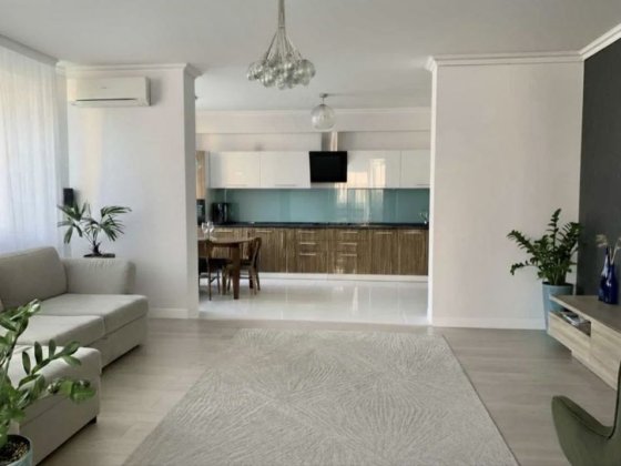 Продам 3к квартиру Ахматової 30, 106 м. Позняки Киев