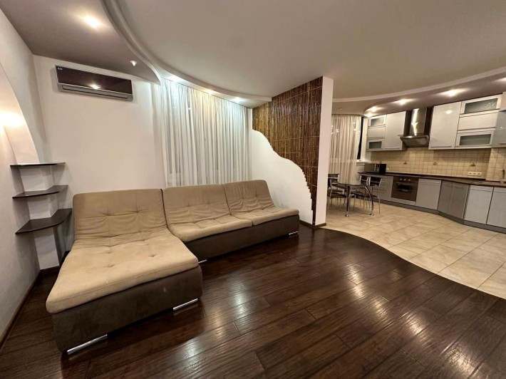 Простора та затишна 3-кк вартира 105 м² Урловська 11/44 - фото 1