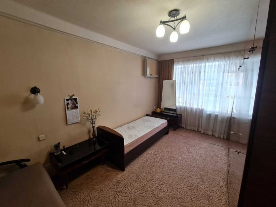 Продам 2 кім. квартиру, Академіка Доброхотова 8, Житомирська Киев