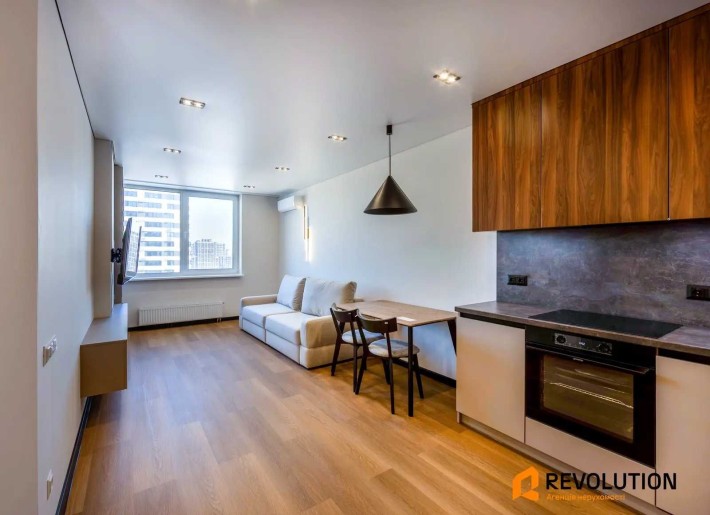 Єослея, ЖК Варшавський 3,  ГЕНЕРАТОР, Всеволода Змієнка 34\21 - фото 1