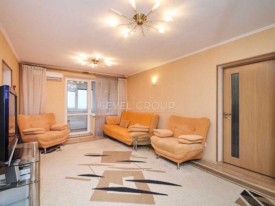 Продаж евро 2-к квартири, ст. м Житомирська 3хв, Святошинська площа Киев