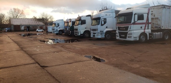 Парковка  для грузовых авто - фото 1