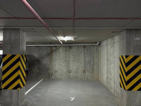 Praud Select ореда підземного паркомісця Львів