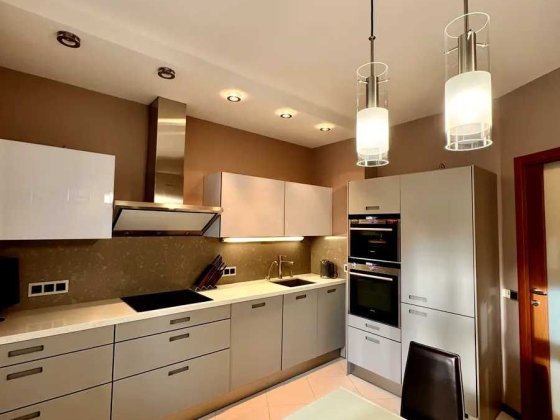 Продаж Дмитрівська 69 Центр 105 кв з паркінгом 3 кімнати Киев