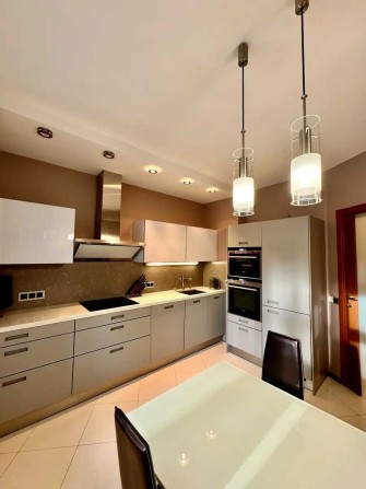 Продаж Дмитрівська 69 Центр 105 кв з паркінгом 3 кімнати - фото 1