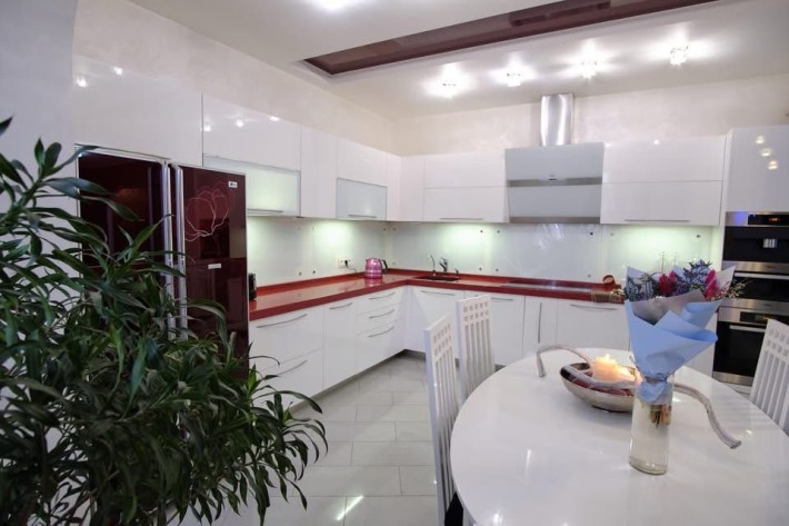 Продам 3-к квартиру, вул. Чорновола 2 , метро 5 хв.пішки - фото 1