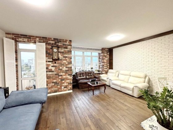 Трикімнатна квартира Киев