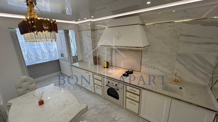 БЕЗ КОМІСІЇ Продам 4к Дизайнерську квартиру на Подолі Нижній Вал 41 - фото 1