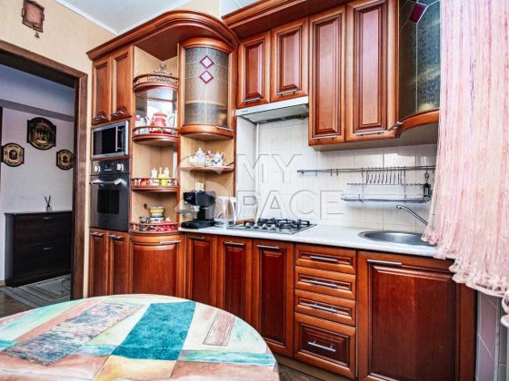 Продаж 3к вул. Деревлянська( Якіра) Дегтярівська Іллєнка Політех Київ