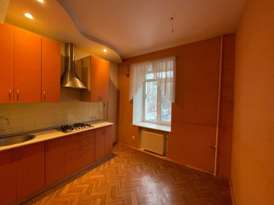 2 кім біля оперного театру Лисенка 3 газ 60 мкв смт Золоті ворота Київ