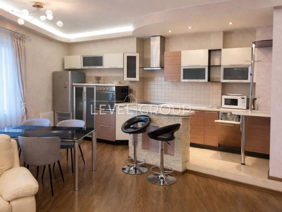 Продаж 3-к квартири з ремонтом Шеевченківський р-н Киев