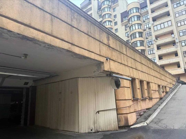 Оренда паркомісця підземний паркінг в центрі Дмитрівська 69 - фото 1