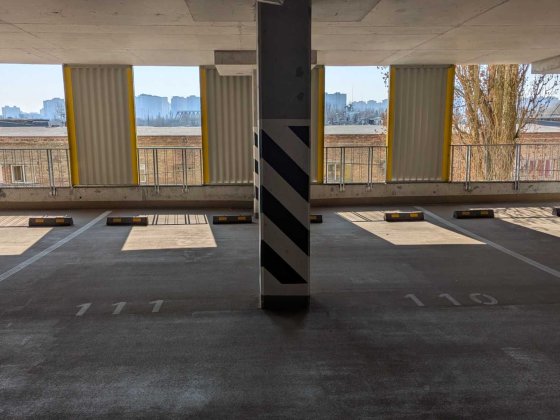 Оренда паркомісць (паркінг) у ЖК "Комфорт Таун" | Біля ліфта та сходів