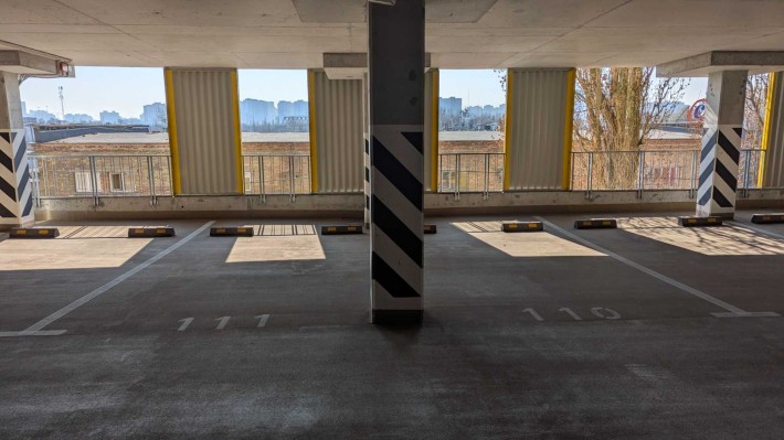 Оренда паркомісць (паркінг) у ЖК "Комфорт Таун" | Біля ліфта та сходів - фото 1