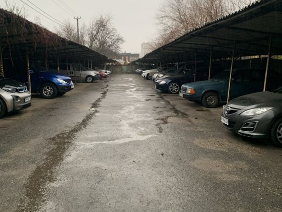 Здам місце на критій автостоянці, що охороняється Зоря-4.
