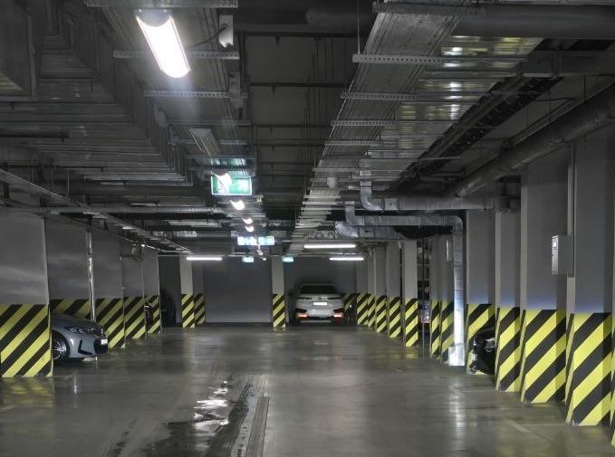 ЖК Славутич 1 Здам паркомісце зарічна метро  оренда паркінг - фото 1