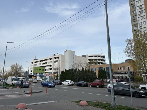 Драгоманова 1 Н паркомісце