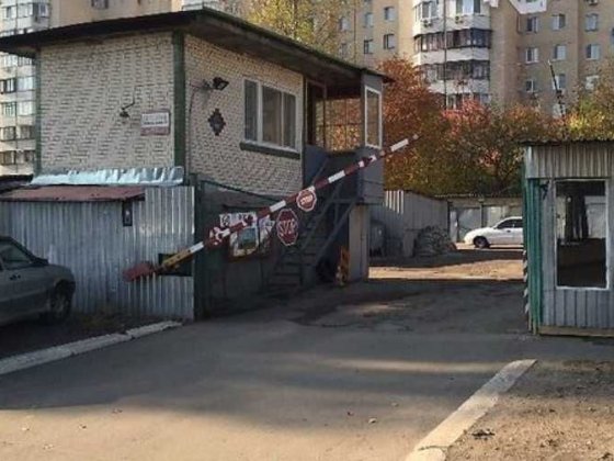 Здається металевий гараж по вул. Івана Дзюби, 3-А (Сім'ї Сосніних). Софіївська Борщагівка