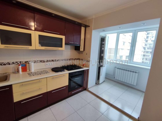 Метро Академмістечко Житомирська Василя Стуса 28 Киев