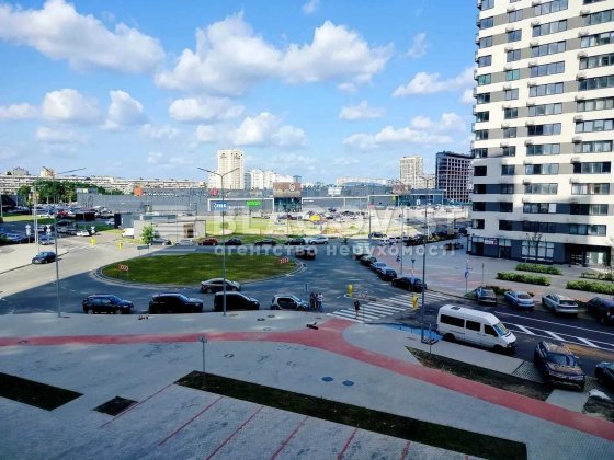 продаж 3к кв буд 10.5  ЖК Варшавський 3 ПЕРЕПОСТУПКА Киев