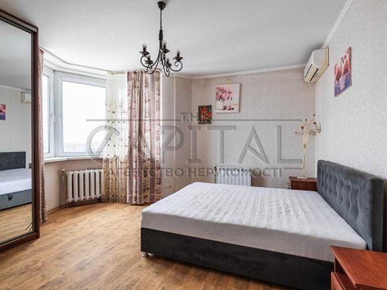 Продаж квартири Святошин 83м2 Сім'ї Стешенків Борщагівка Київ