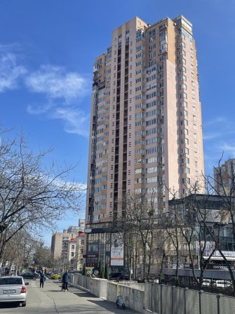 2-х кімнатна квартира з дизайнерським ремонтом та власною гардеробною - фото 1