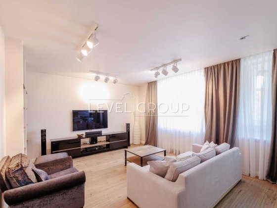 3к квартира 126м2 4пов дизайнерський ремонт ЖК Пори року Євідновлення Київ