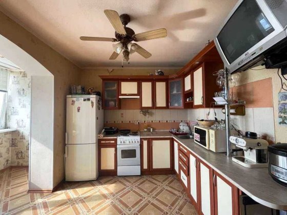 1 кімнатна квартира з ремонтом, Севастопольска, Ернста 12 Київ