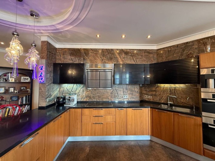 Центр,Поділ, Почайнінська 70 4-х кімн квартира Ремонт Інвертор - фото 1