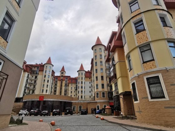 330м, паркинг, начат ремонт ЖК Альпийский Городок, Протасов Яр 8, парк Киев