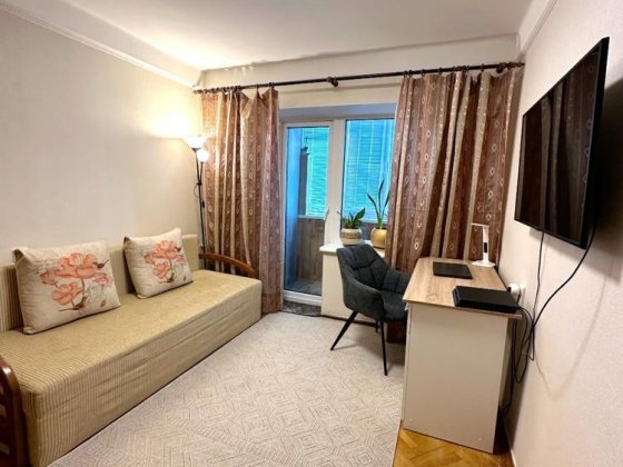 Проспект Європейського союзу 80 Б Виноградар Київ