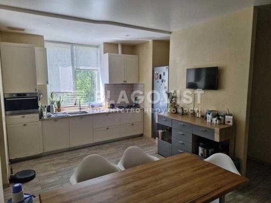 Продаж 4 кімнатна Сталінка вул   Джохара Дудаева Киев