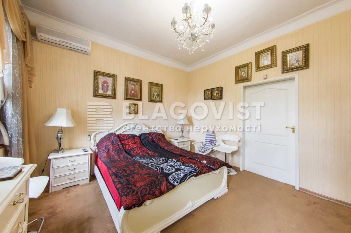 Кирилівська  109б Сталінка 3-кімнатна з ремонтом з видом на парк - фото 1