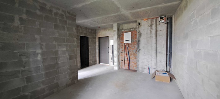 Велика однокімнатна в новому будинку. ЄОселя. Готовий будинок. - фото 1