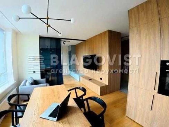 Продам 2 кімнатну квартиру  Салютна, 2/6, Файна Таун з ремонтом Киев