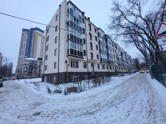 Продаж 2к квартира 42.3м2  Виноградар, 
Пр. Свободи 10. Київ