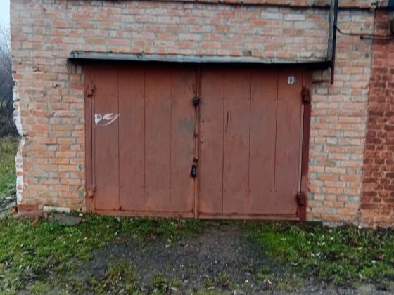 Продам гараж в непоганому стані ( всі деталі за номером телефону ) Лубны