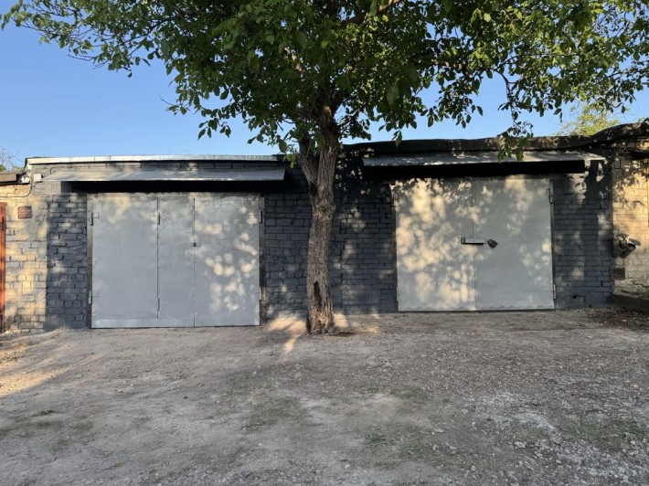 Продам гараж район МОПР кооператив Ветерок с арендатором - фото 1