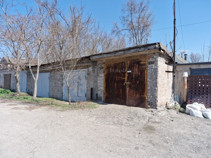 Продам капітальний гараж. По Вул. Ветеранів Праці. За " космосом ". - фото 1