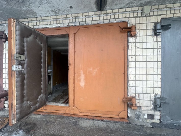 Продам  гараж   3 поверхи, ГБК  Березняки 3, Березняківська 23 - фото 1